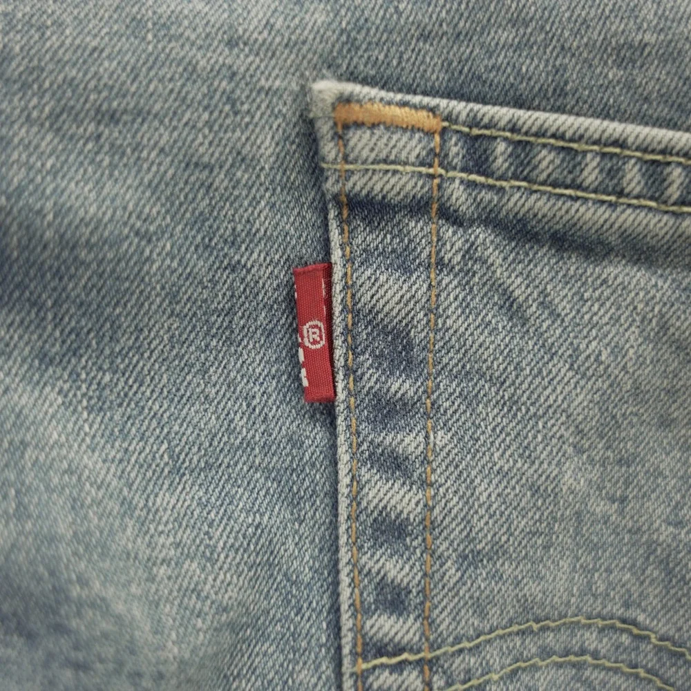 Levis 505 Regular Fit Light Wash Blue Denim Jeans Mens 42x32 Straight Leg